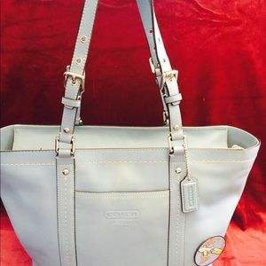 Coach tote the decal can be removed